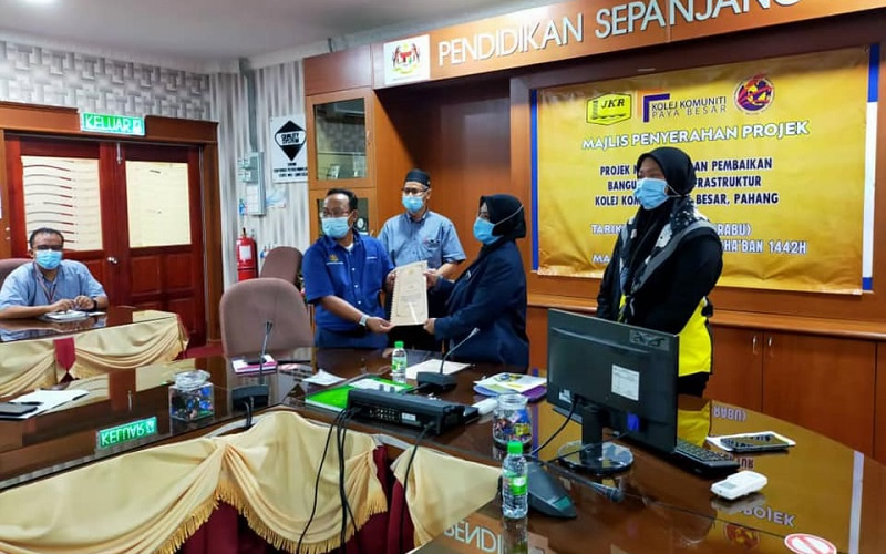 Majlis Penyerahan Projek Naiktaraf Dan Pembaikan Bangunan Dan Infrastruktur Kolej Komuniti Paya Besar, Pahang Darul Makmur