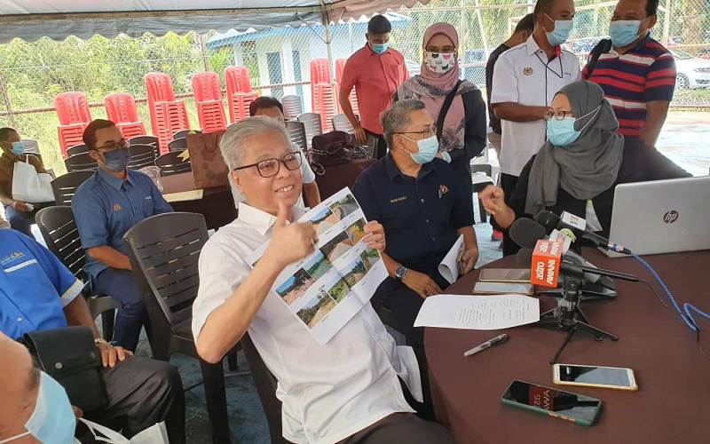 Majlis Penyerahan Projek Menaiktaraf Jalan Dari Kg. Chuat ke Kg. Bukit Imam Sulong, Bera, Pahang