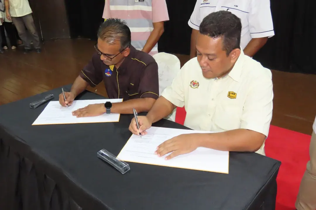 Penyerahan Projek Penyelenggaraan SMK Bentong 002