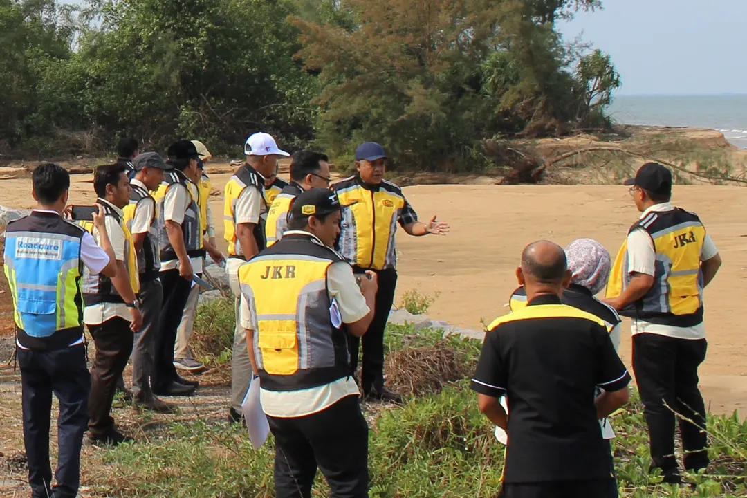 13102025-Lawatan-Aset-Jalan-di-FT3-Pekan-_-Rompin-KPKR-003