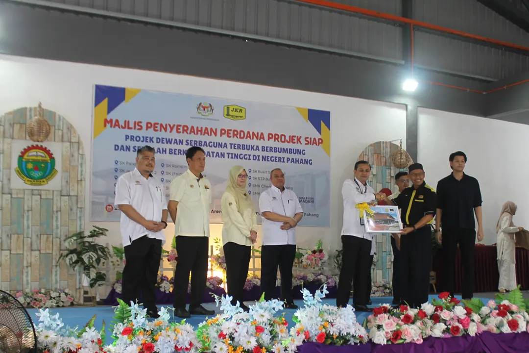 25112025 - Penyerahan Dewan Serbaguna Terbuka Berbumbung dan SK Bkpdtn Tinggi 003