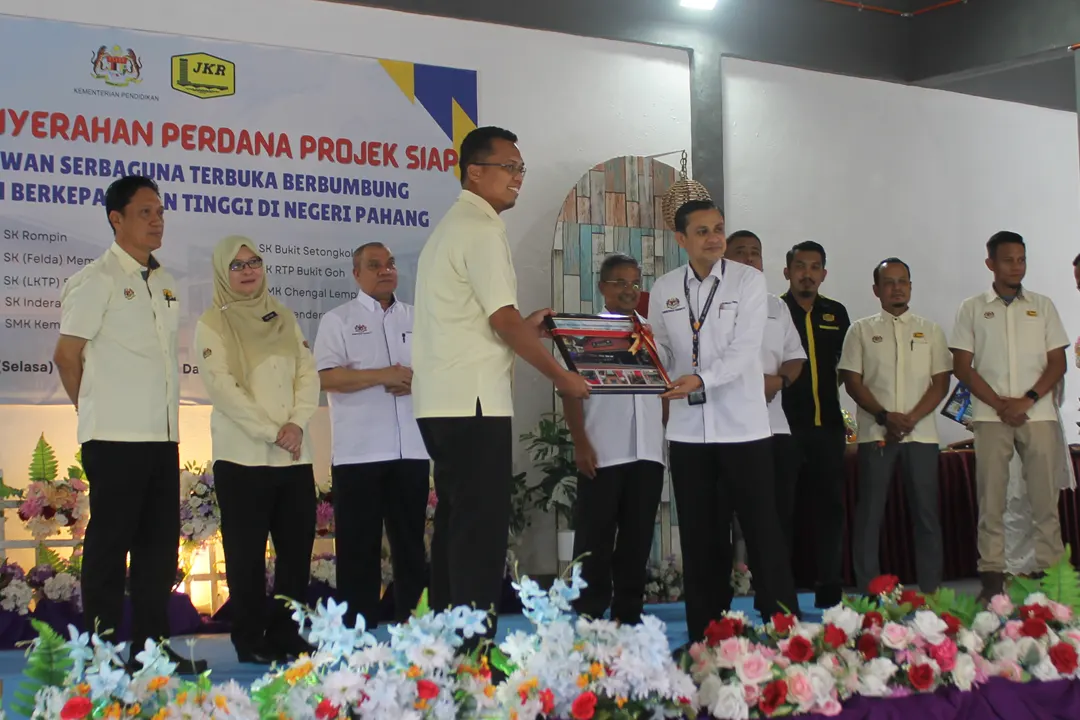 25112025 - Penyerahan Dewan Serbaguna Terbuka Berbumbung dan SK Bkpdtn Tinggi 005 Penyerahan Dewan Serbaguna Terbuka Berbumbung dan SK Bkpdtn Tinggi 005