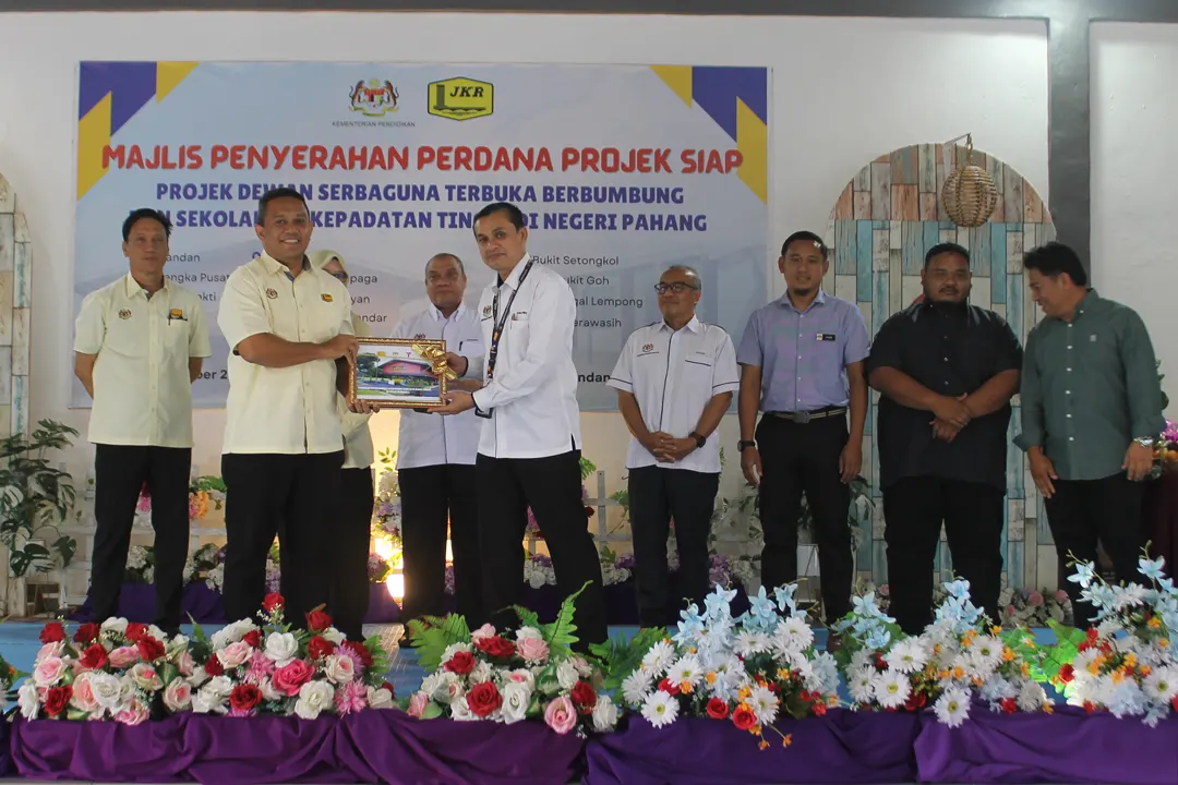 25112025 - Penyerahan Dewan Serbaguna Terbuka Berbumbung dan SK Bkpdtn Tinggi 007 Penyerahan Dewan Serbaguna Terbuka Berbumbung dan SK Bkpdtn Tinggi 007