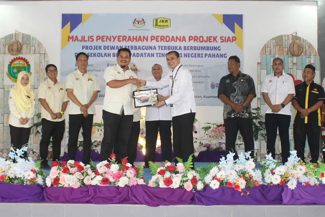 25112025 - Penyerahan Dewan Serbaguna Terbuka Berbumbung dan SK Bkpdtn Tinggi 008