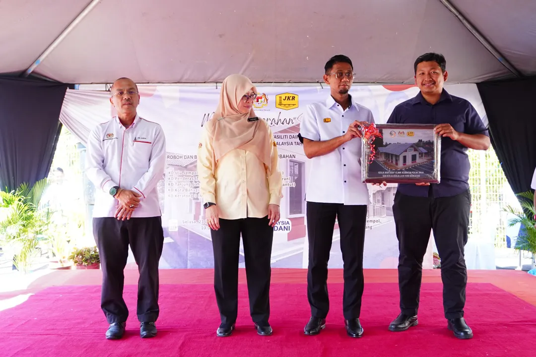 23122025-Penyerahan-Projek-Klinik-Kesihatan 05