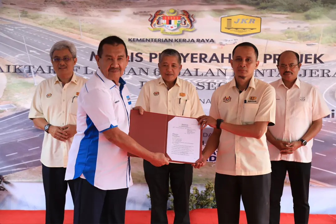 08022026 Penyerahan Projek Naiktaraf Laluan 64 Jalan Benta-Jerantut-Maran 002 08022026-Penyerahan-Projek-Naiktaraf-Laluan-64-Jalan-Benta-Jerantut-Maran 002