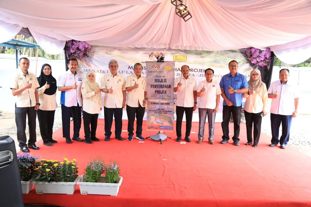 08022026 Penyerahan Projek Naiktaraf Laluan 64 Jalan Benta-Jerantut-Maran 003 08022026-Penyerahan-Projek-Naiktaraf-Laluan-64-Jalan-Benta-Jerantut-Maran-003